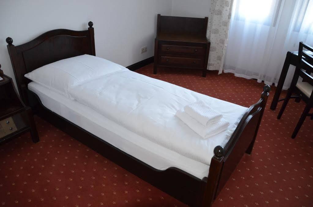 Hotel Zur Traube Moglingen Ngoại thất bức ảnh