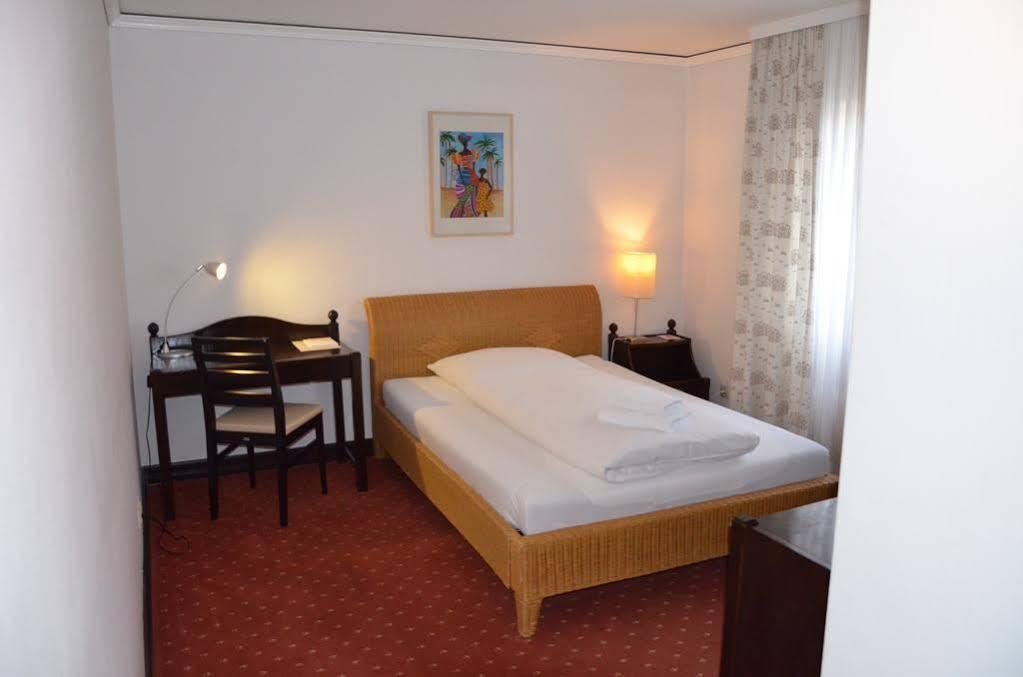 Hotel Zur Traube Moglingen Ngoại thất bức ảnh